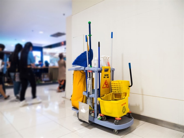 Cleaning & janitorial Services